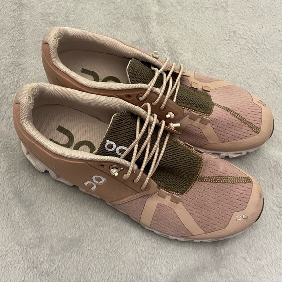 On Running Cloud Low Top Sneaker Shoes Size 7.5 - Picture 5 of 11